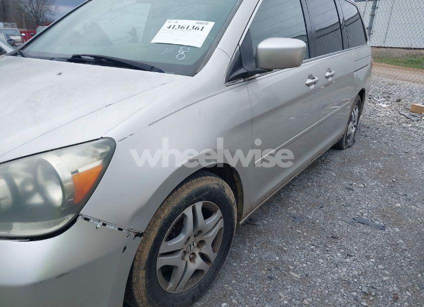 Photo 2 of 2005 Honda Odyssey EX-L (VIN 5FNRL38725B092478)