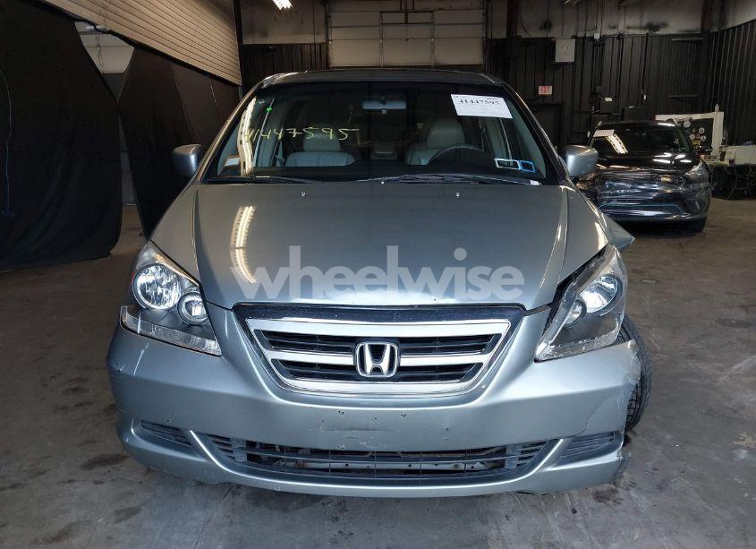Photo 12 of 2005 Honda Odyssey EX-L (VIN 5FNRL38725B094005)