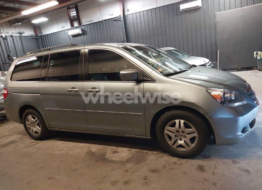 Photo 13 of 2005 Honda Odyssey EX-L (VIN 5FNRL38725B094005)