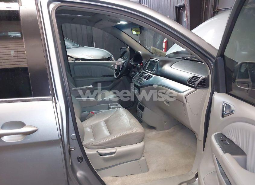 Photo 5 of 2005 Honda Odyssey EX-L (VIN 5FNRL38725B094005)