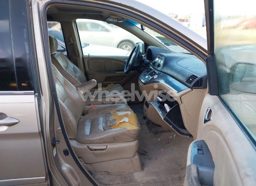 Photo 5 of 2005 Honda Odyssey EX-L (VIN 5FNRL38735B015831)