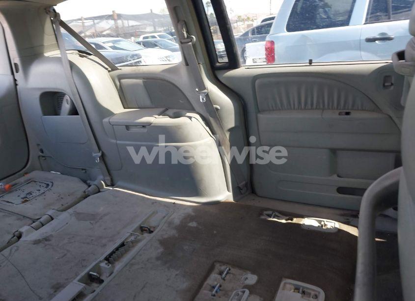 Photo 8 of 2005 Honda Odyssey EX-L (VIN 5FNRL38735B057514)