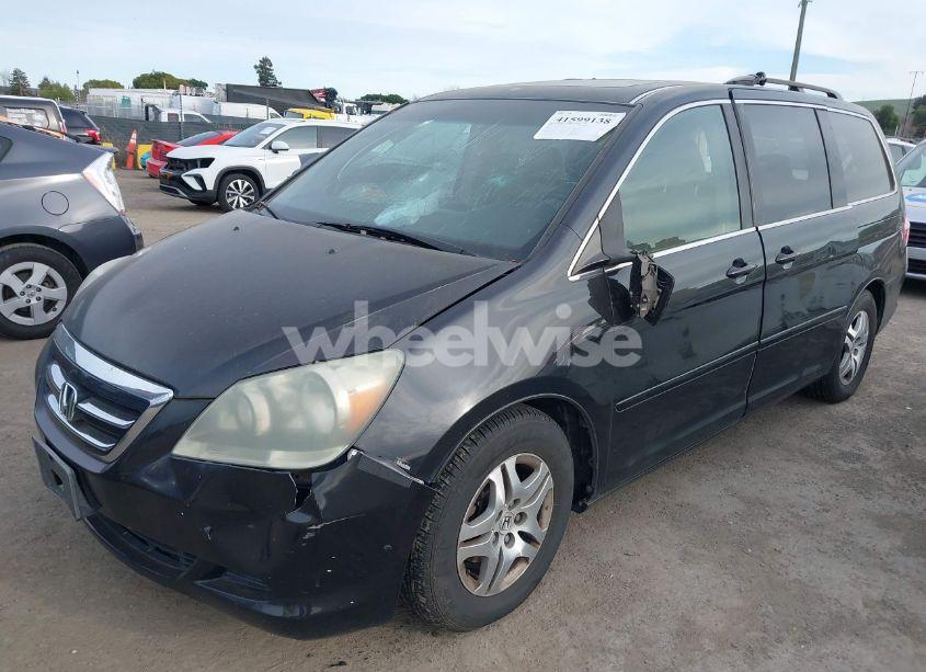 Photo 2 of 2005 Honda Odyssey EX-L (VIN 5FNRL38735B085233)