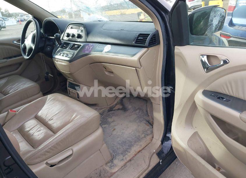 Photo 5 of 2005 Honda Odyssey EX-L (VIN 5FNRL38735B085233)