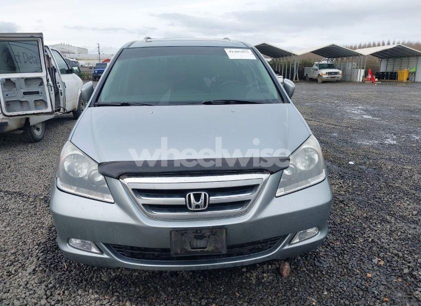 Photo 12 of 2005 Honda Odyssey EX-L (VIN 5FNRL38735B103357)