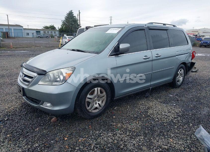Photo 2 of 2005 Honda Odyssey EX-L (VIN 5FNRL38735B103357)