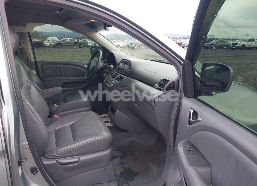 Photo 5 of 2005 Honda Odyssey EX-L (VIN 5FNRL38735B103357)