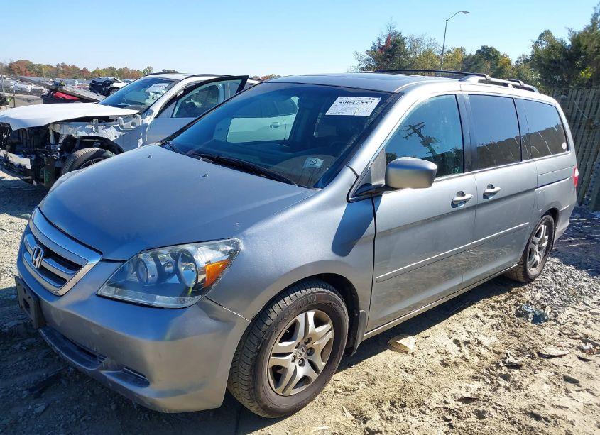 Photo 2 of 2005 Honda Odyssey EX-L (VIN 5FNRL38735B132177)