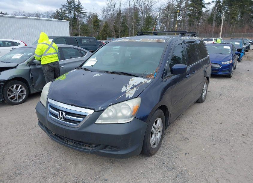 Photo 2 of 2005 Honda Odyssey EX-L (VIN 5FNRL38735B133068)
