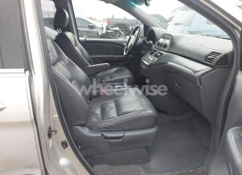 Photo 5 of 2006 Honda Odyssey EX-L (VIN 5FNRL38736B413817)