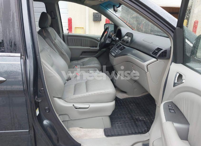 Photo 5 of 2005 Honda Odyssey EX-L (VIN 5FNRL38745B047221)