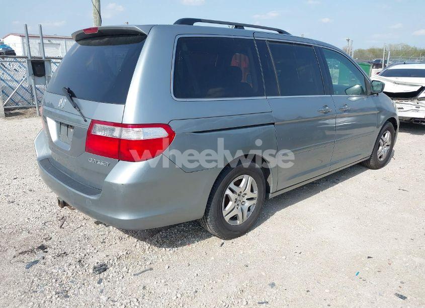 Photo 4 of 2005 Honda Odyssey EX-L (VIN 5FNRL38755B014826)