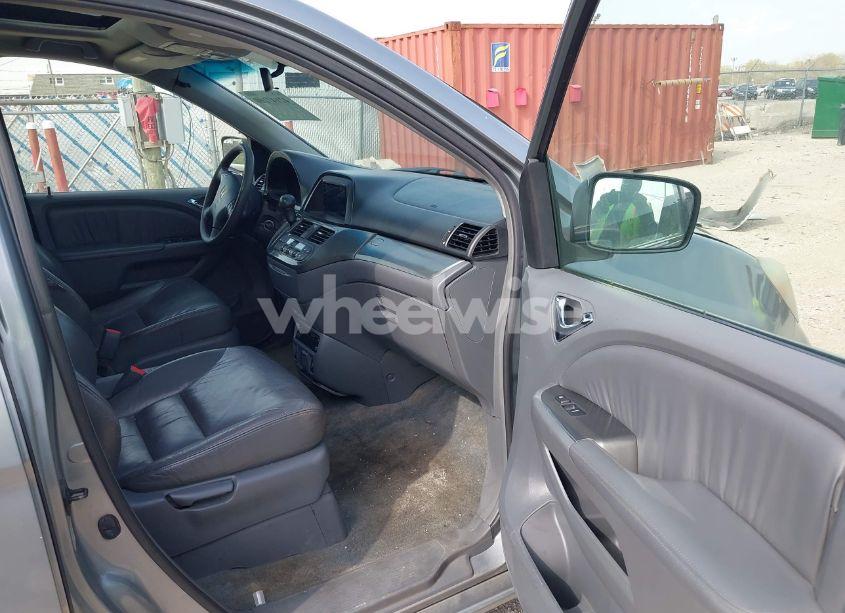 Photo 5 of 2005 Honda Odyssey EX-L (VIN 5FNRL38755B014826)