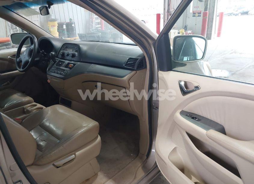 Photo 5 of 2005 Honda Odyssey EX-L (VIN 5FNRL38755B075996)