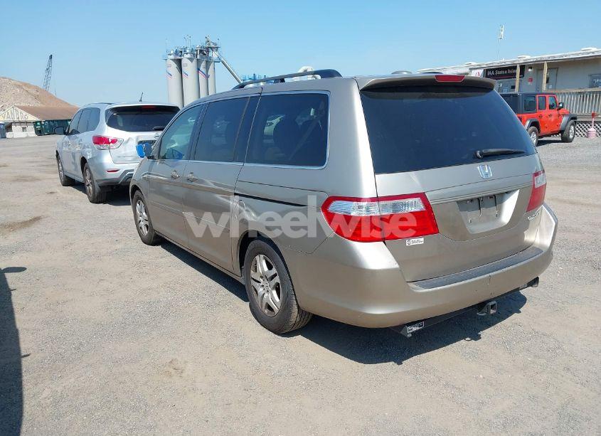 Photo 3 of 2005 Honda Odyssey EX-L (VIN 5FNRL38755B107829)