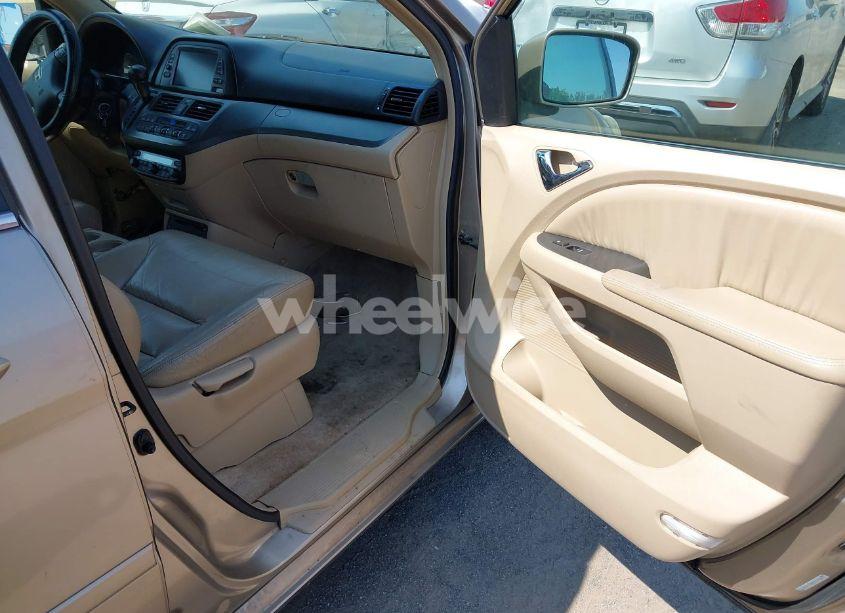 Photo 5 of 2005 Honda Odyssey EX-L (VIN 5FNRL38755B107829)