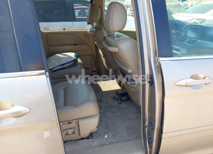 Photo 8 of 2005 Honda Odyssey EX-L (VIN 5FNRL38755B107829)