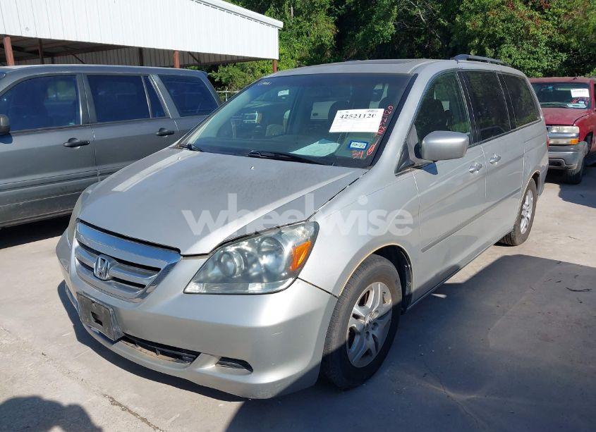 Photo 2 of 2005 Honda Odyssey EX-L (VIN 5FNRL38765B090510)