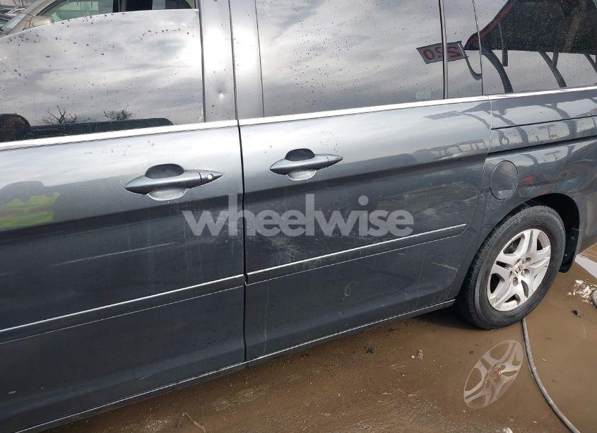 Photo 20 of 2005 Honda Odyssey EX-L (VIN 5FNRL38765B093794)