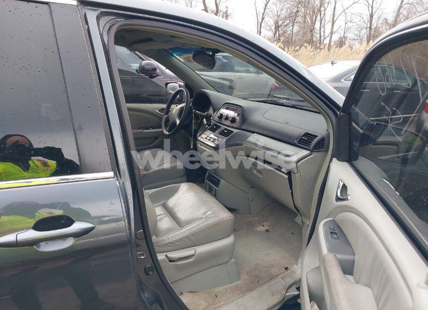 Photo 5 of 2005 Honda Odyssey EX-L (VIN 5FNRL38765B093794)