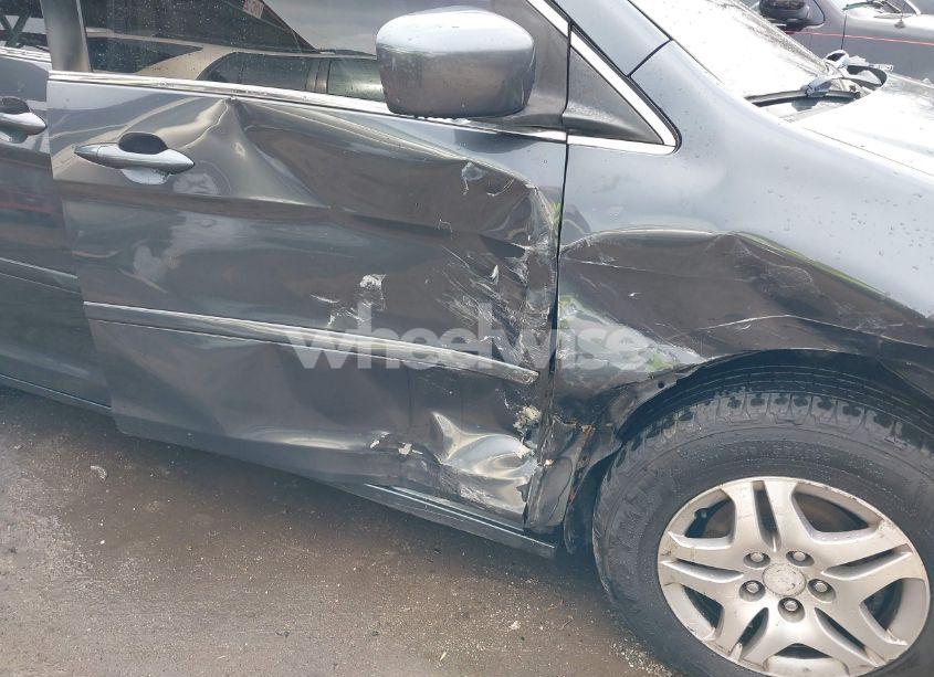 Photo 6 of 2005 Honda Odyssey EX-L (VIN 5FNRL38765B093794)