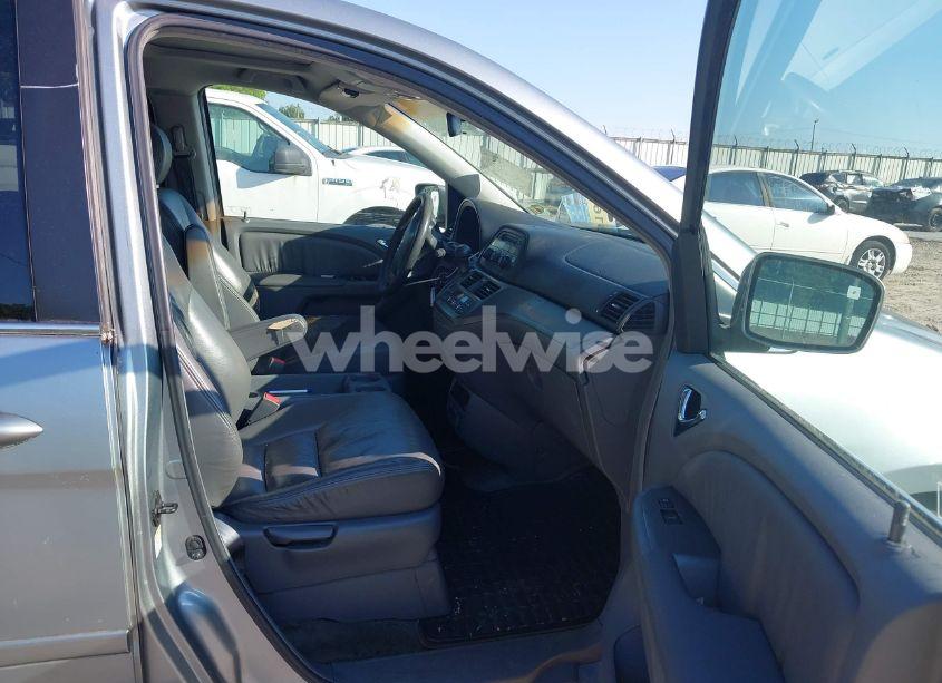 Photo 5 of 2005 Honda Odyssey EX-L (VIN 5FNRL38765B095027)