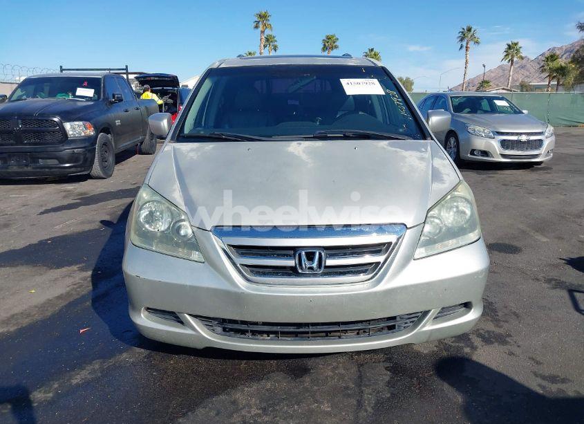 Photo 12 of 2005 Honda Odyssey EX-L (VIN 5FNRL38765B101280)