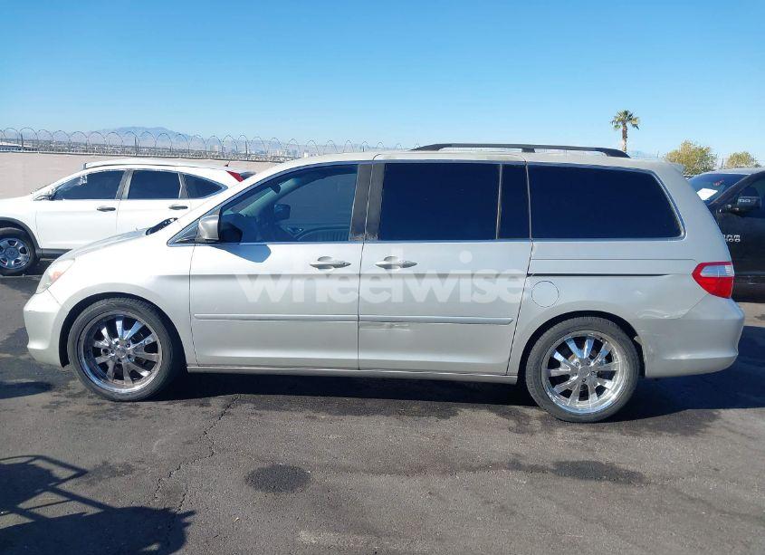 Photo 13 of 2005 Honda Odyssey EX-L (VIN 5FNRL38765B101280)