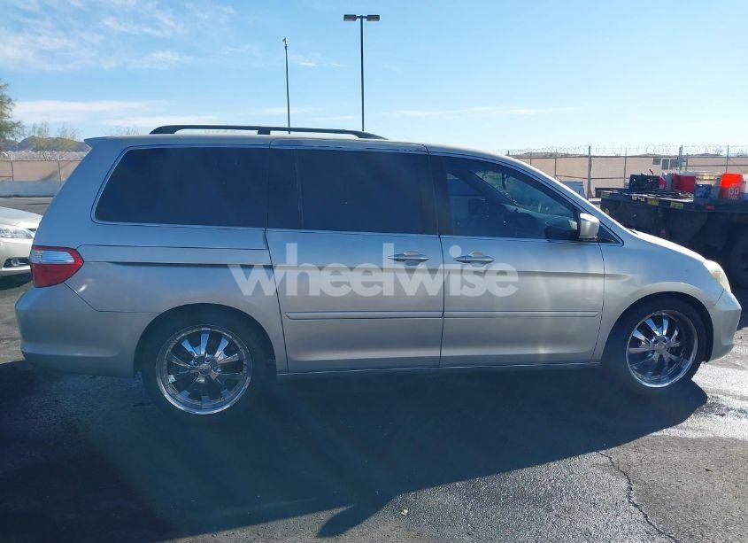Photo 15 of 2005 Honda Odyssey EX-L (VIN 5FNRL38765B101280)