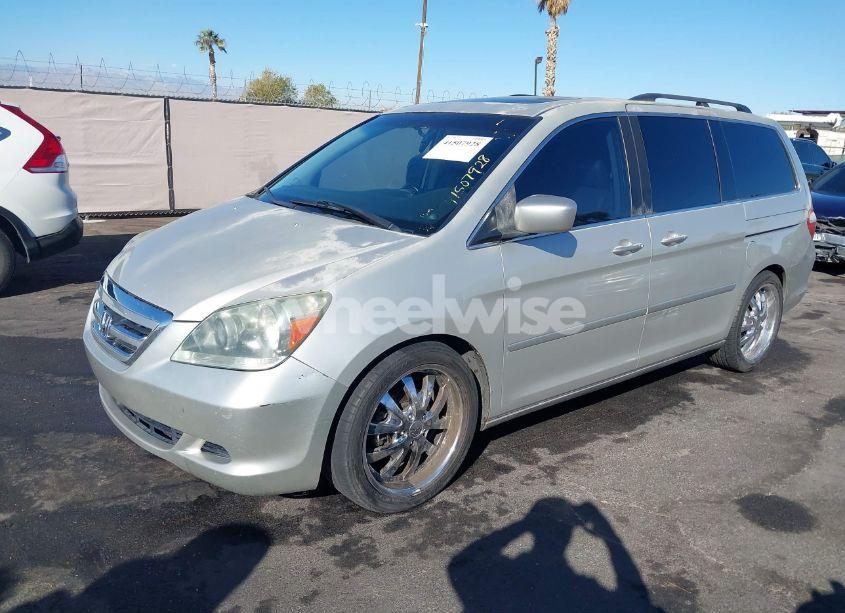 Photo 2 of 2005 Honda Odyssey EX-L (VIN 5FNRL38765B101280)