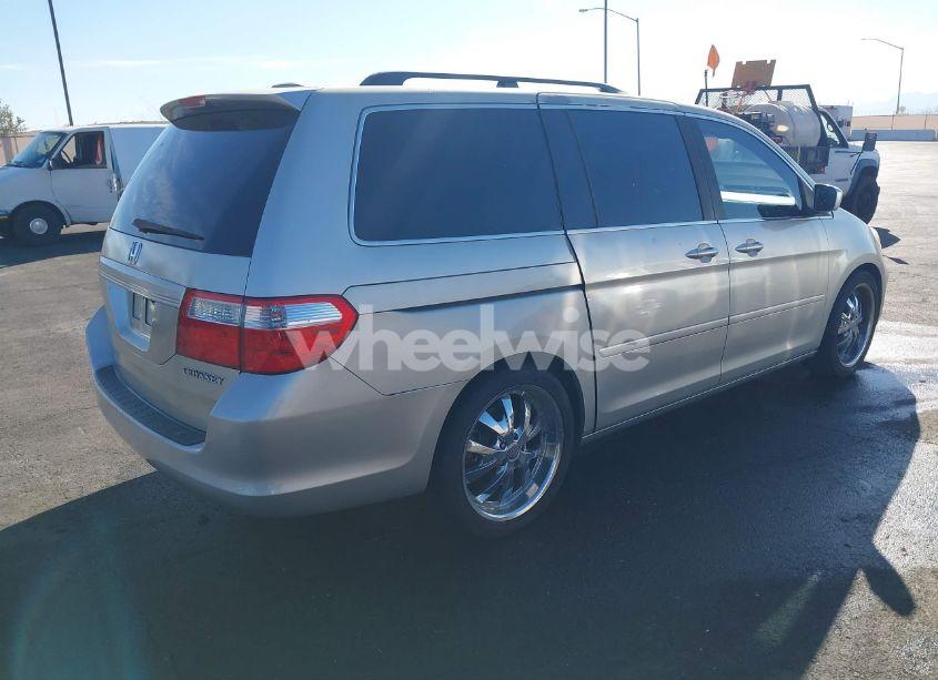 Photo 4 of 2005 Honda Odyssey EX-L (VIN 5FNRL38765B101280)