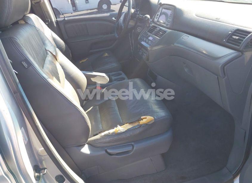 Photo 5 of 2005 Honda Odyssey EX-L (VIN 5FNRL38765B101280)