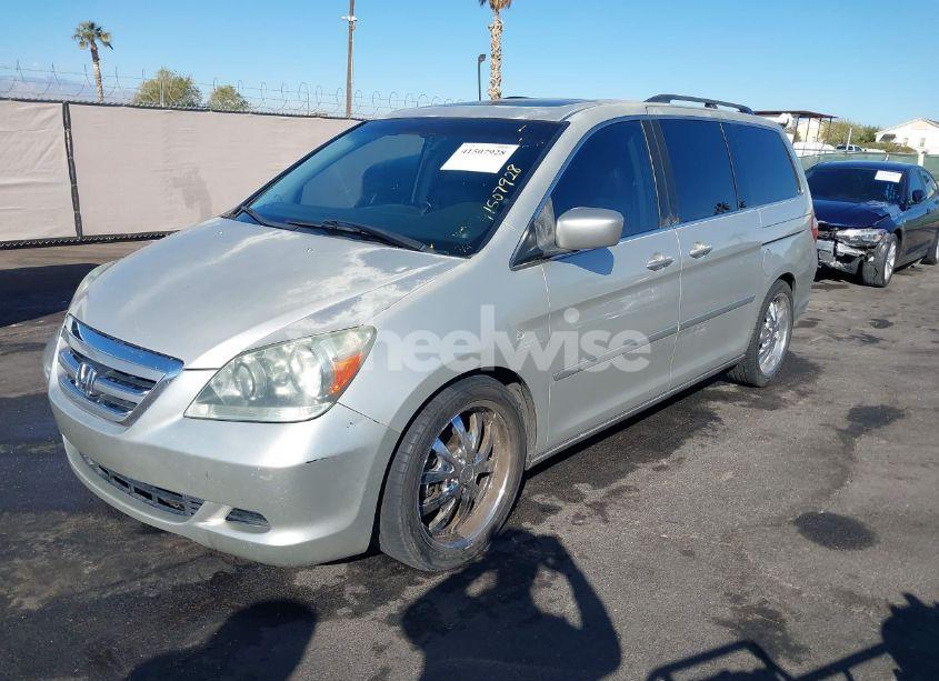 Photo 6 of 2005 Honda Odyssey EX-L (VIN 5FNRL38765B101280)