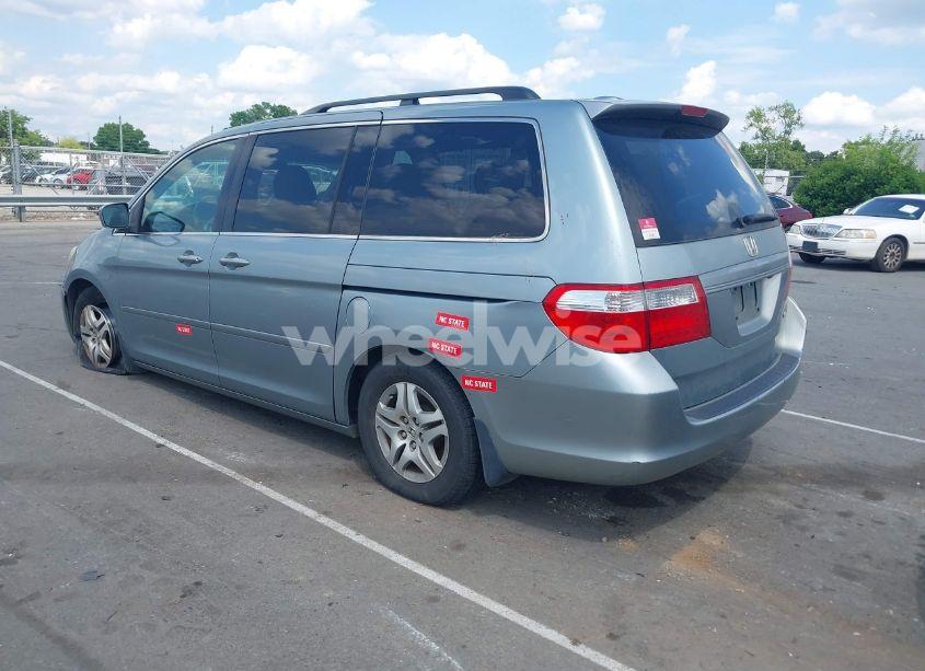 Photo 3 of 2005 Honda Odyssey EX-L (VIN 5FNRL38765B103871)