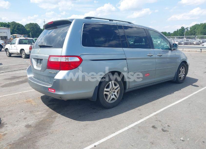 Photo 4 of 2005 Honda Odyssey EX-L (VIN 5FNRL38765B103871)