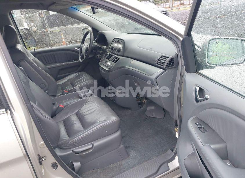 Photo 5 of 2005 Honda Odyssey EX-L (VIN 5FNRL38765B135073)