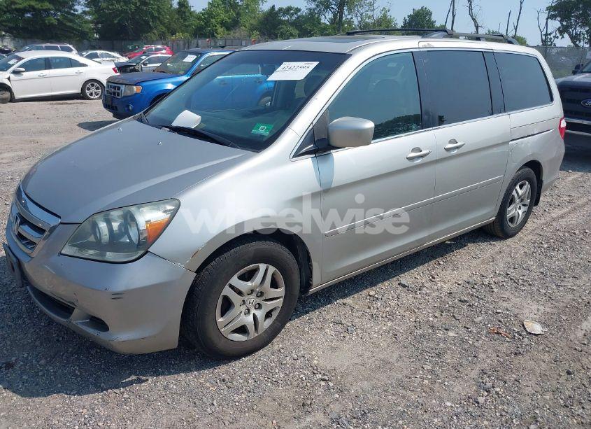 Photo 2 of 2005 Honda Odyssey EX-L (VIN 5FNRL38785B036142)
