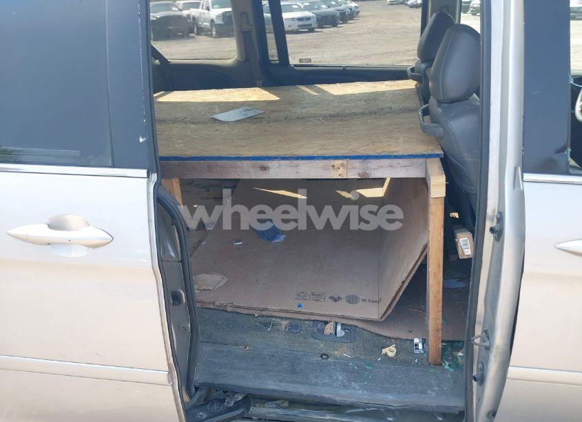 Photo 8 of 2005 Honda Odyssey EX-L (VIN 5FNRL38785B036142)