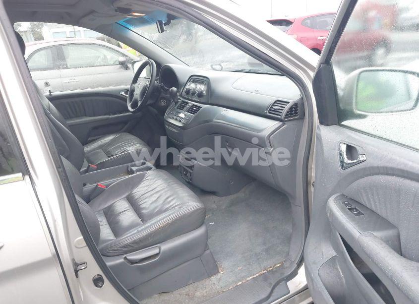 Photo 5 of 2005 Honda Odyssey EX-L (VIN 5FNRL38785B052549)