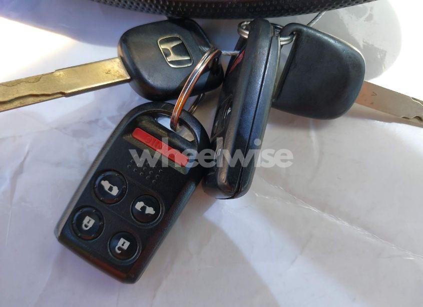 Photo 11 of 2005 Honda Odyssey EX-L (VIN 5FNRL387X5B082152)