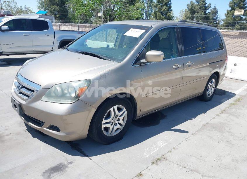 Photo 2 of 2005 Honda Odyssey EX-L (VIN 5FNRL387X5B082152)