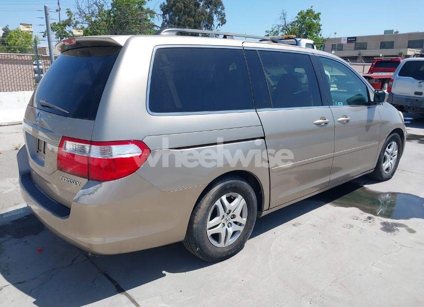 Photo 4 of 2005 Honda Odyssey EX-L (VIN 5FNRL387X5B082152)