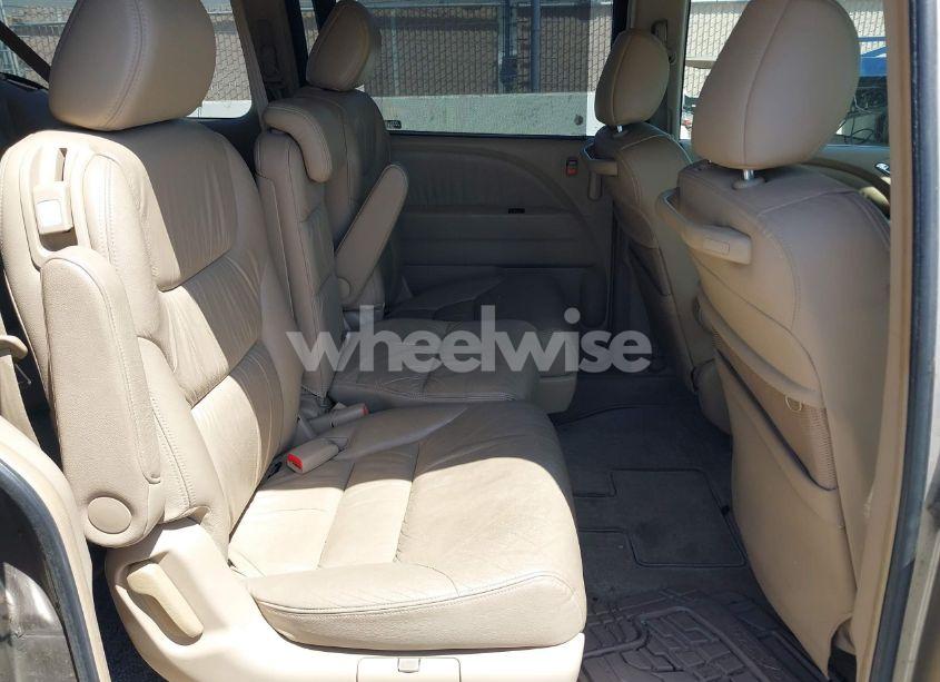 Photo 8 of 2005 Honda Odyssey EX-L (VIN 5FNRL387X5B082152)