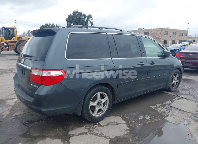 Photo 4 of 2005 Honda Odyssey TOURING (VIN 5FNRL38895B061480)