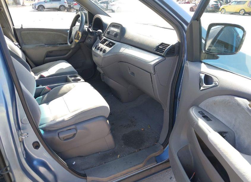 Photo 5 of 2010 Honda Odyssey LX (VIN 5FNRL3H21AB066937)