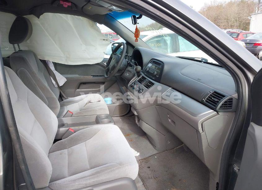 Photo 5 of 2010 Honda Odyssey LX (VIN 5FNRL3H27AB011490)