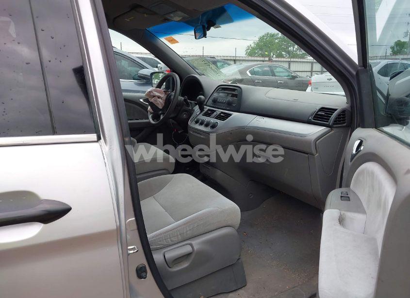 Photo 5 of 2010 Honda Odyssey LX (VIN 5FNRL3H28AB009182)