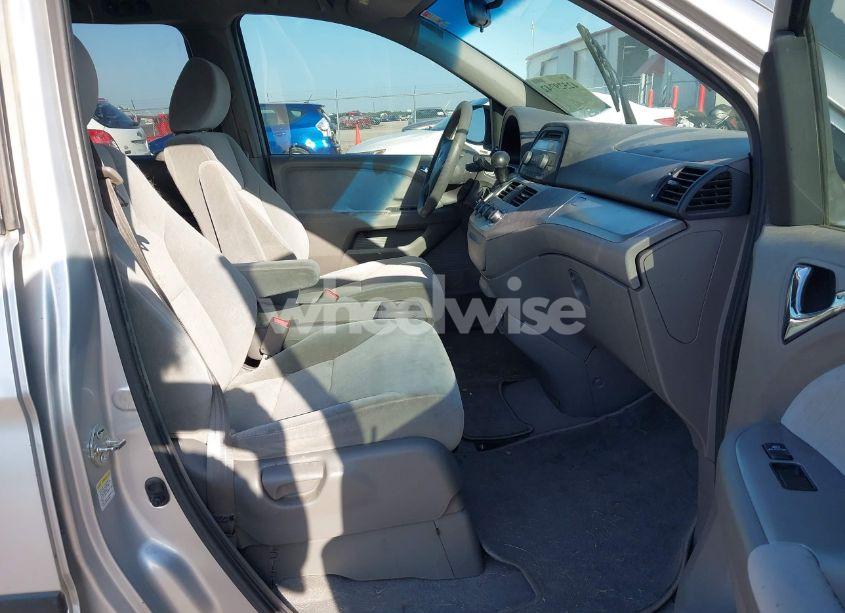 Photo 5 of 2010 Honda Odyssey LX (VIN 5FNRL3H28AB017461)