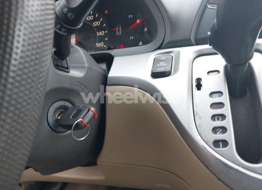 Photo 11 of 2010 Honda Odyssey LX (VIN 5FNRL3H29AB017405)