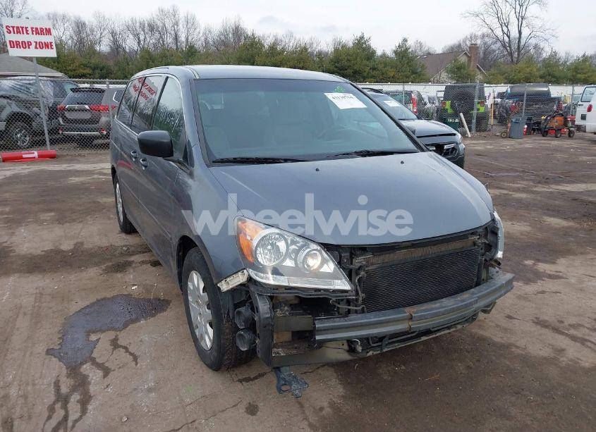 2010 Honda Odyssey LX (VIN 5FNRL3H29AB026749) main photo